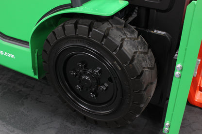 giraffe GBL30 Premium Full Cab 3.0T | 115V/230AH lithium battery |4-Wheel Forklift | Fast Charging, Zero Emissions