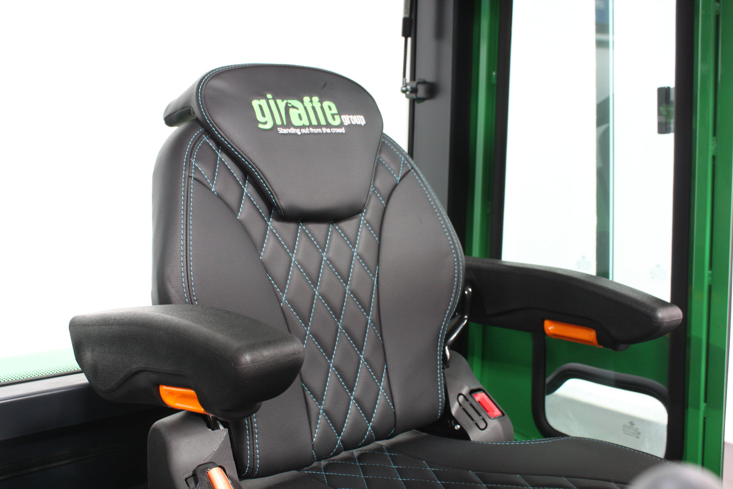 giraffe FD40 Premium | Full Cab Diesel Counterbalance | 6M Triplex 4-Wheel Forklift