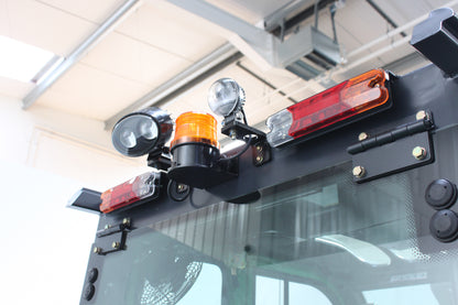 giraffe GBL30 Premium | Full Cab Lithium Electric Counterbalance | 4-Wheel Forklift