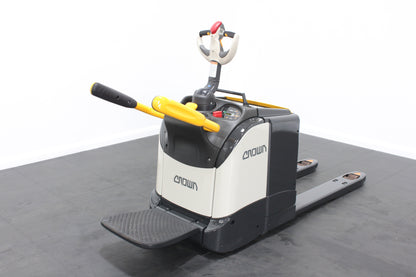 Crown WT3040 – Chariot Stand On Pallet Truck