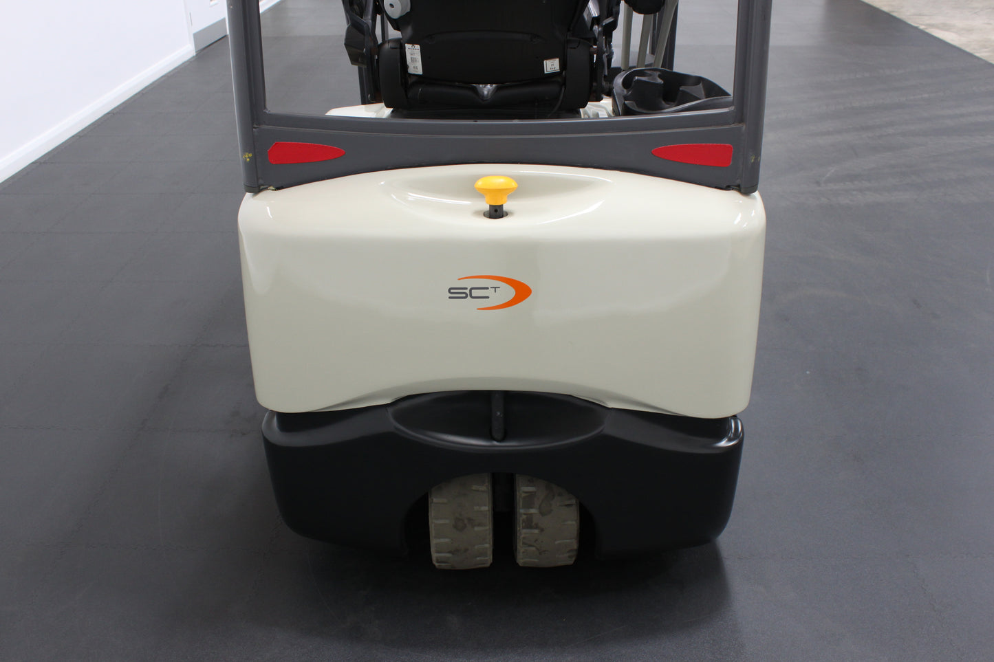 Crown SCT6020 –  Rear Twin Wheel Counterbalance