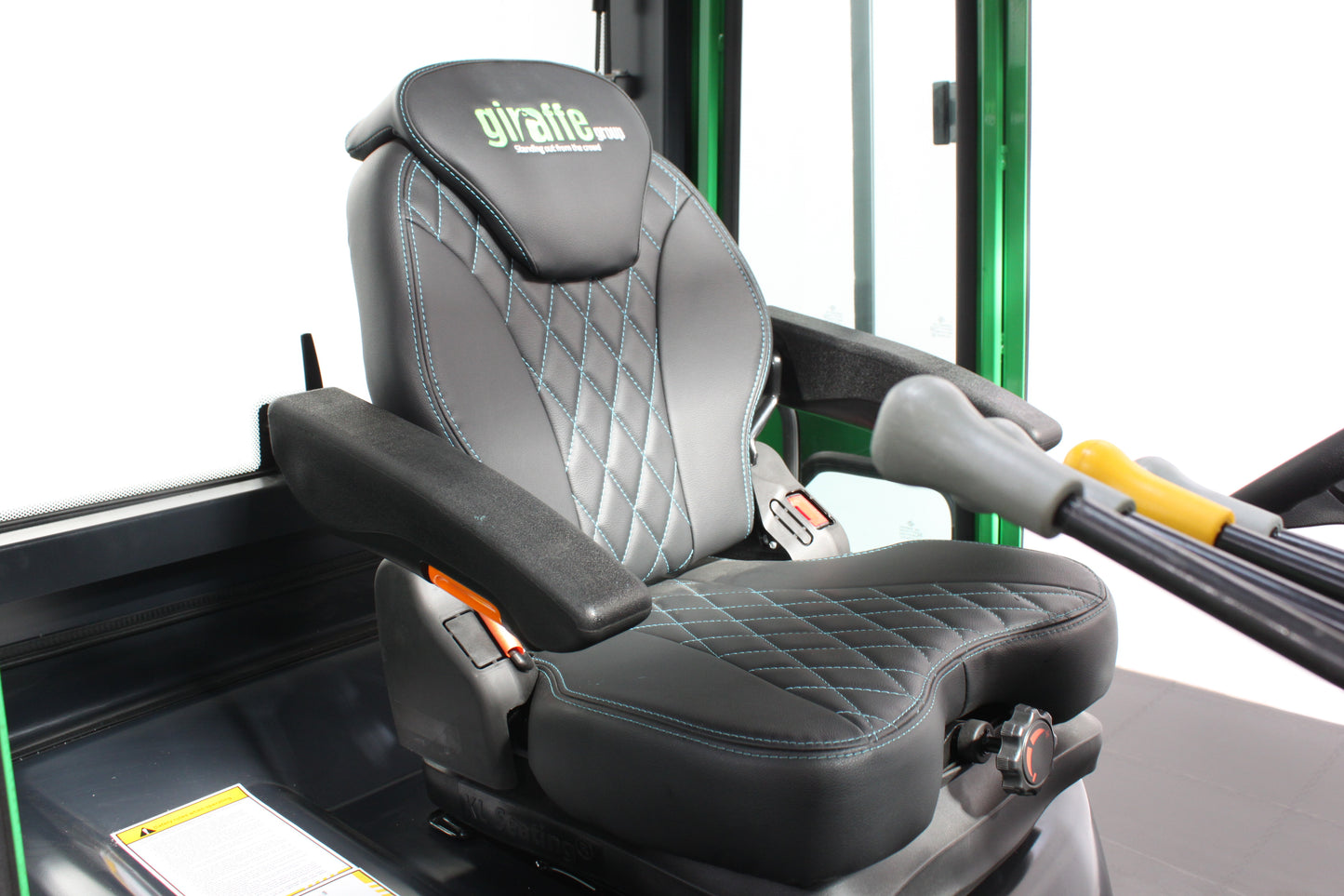 giraffe GBL30 Premium | Full Cab Lithium Electric Counterbalance | 4-Wheel Forklift