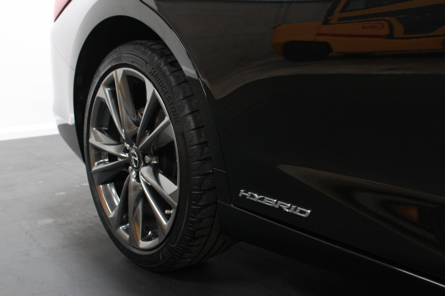 Lexus ES 300h 2.5 F-Sport 4dr CVT