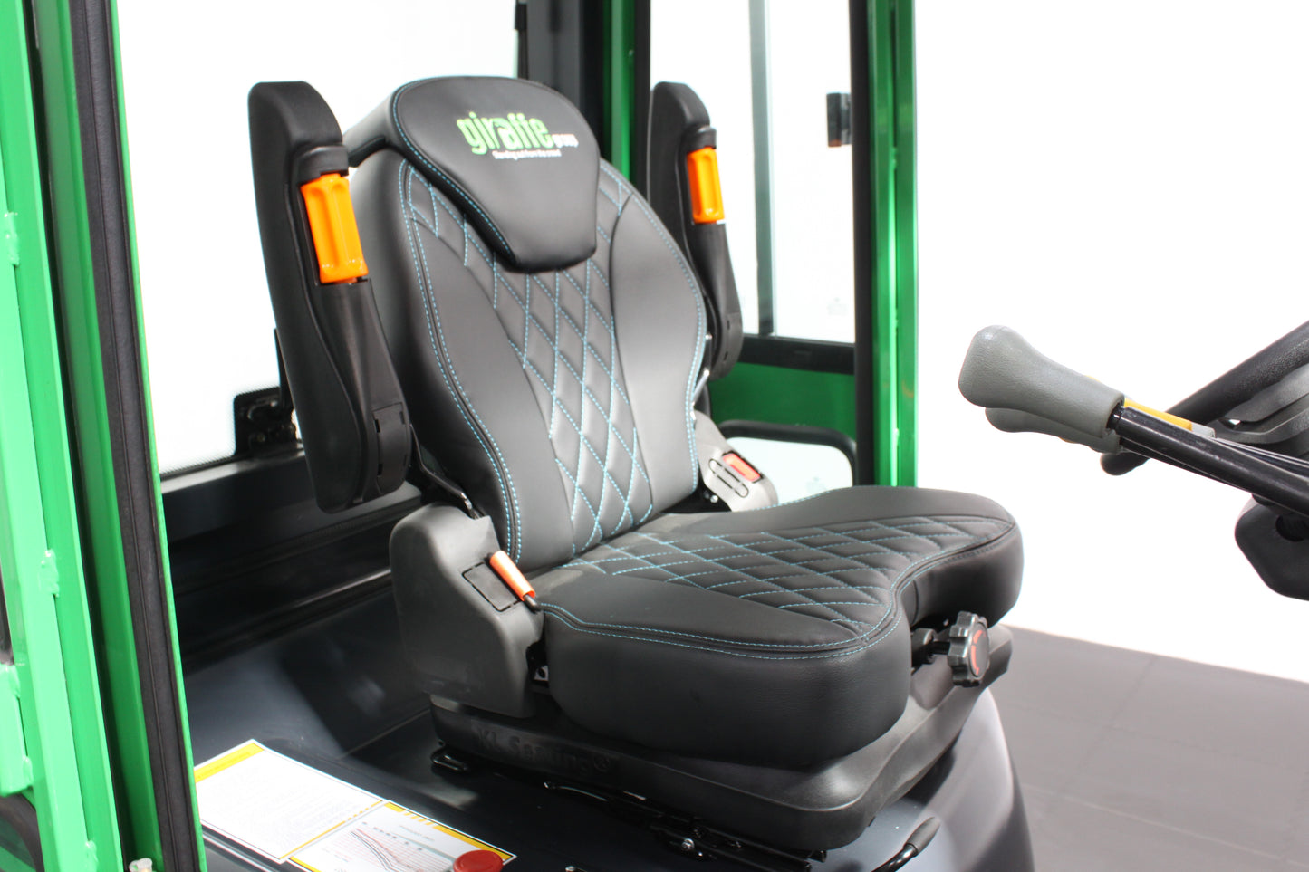 giraffe GBL30 Premium | Full Cab Lithium Electric Counterbalance | 4-Wheel Forklift