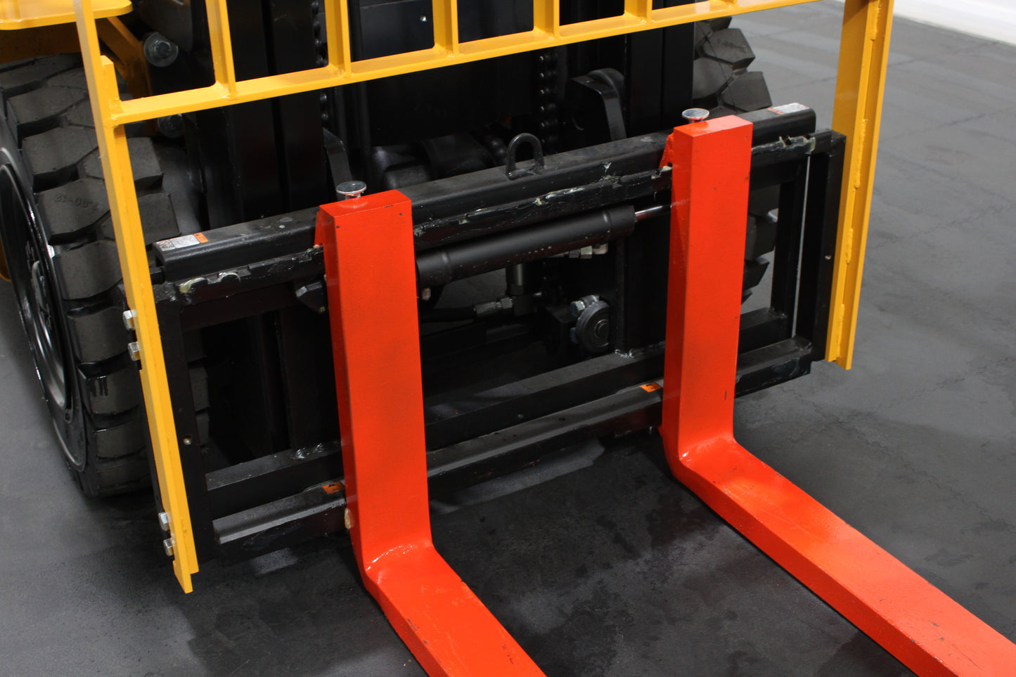 giraffe FD25| Half Cab Diesel Counterbalance | 4-Wheel Forklift