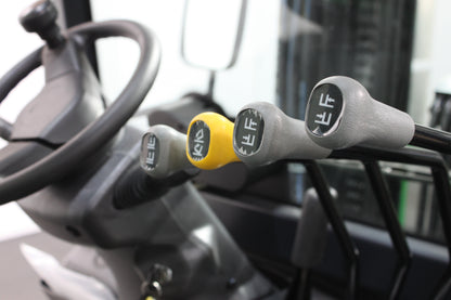 giraffe FD40 Premium | Full Cab Diesel Counterbalance | 6M Triplex 4-Wheel Forklift