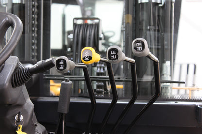 giraffe FD40 | Full Cab Diesel Counterbalance | 4-Wheel Forklift