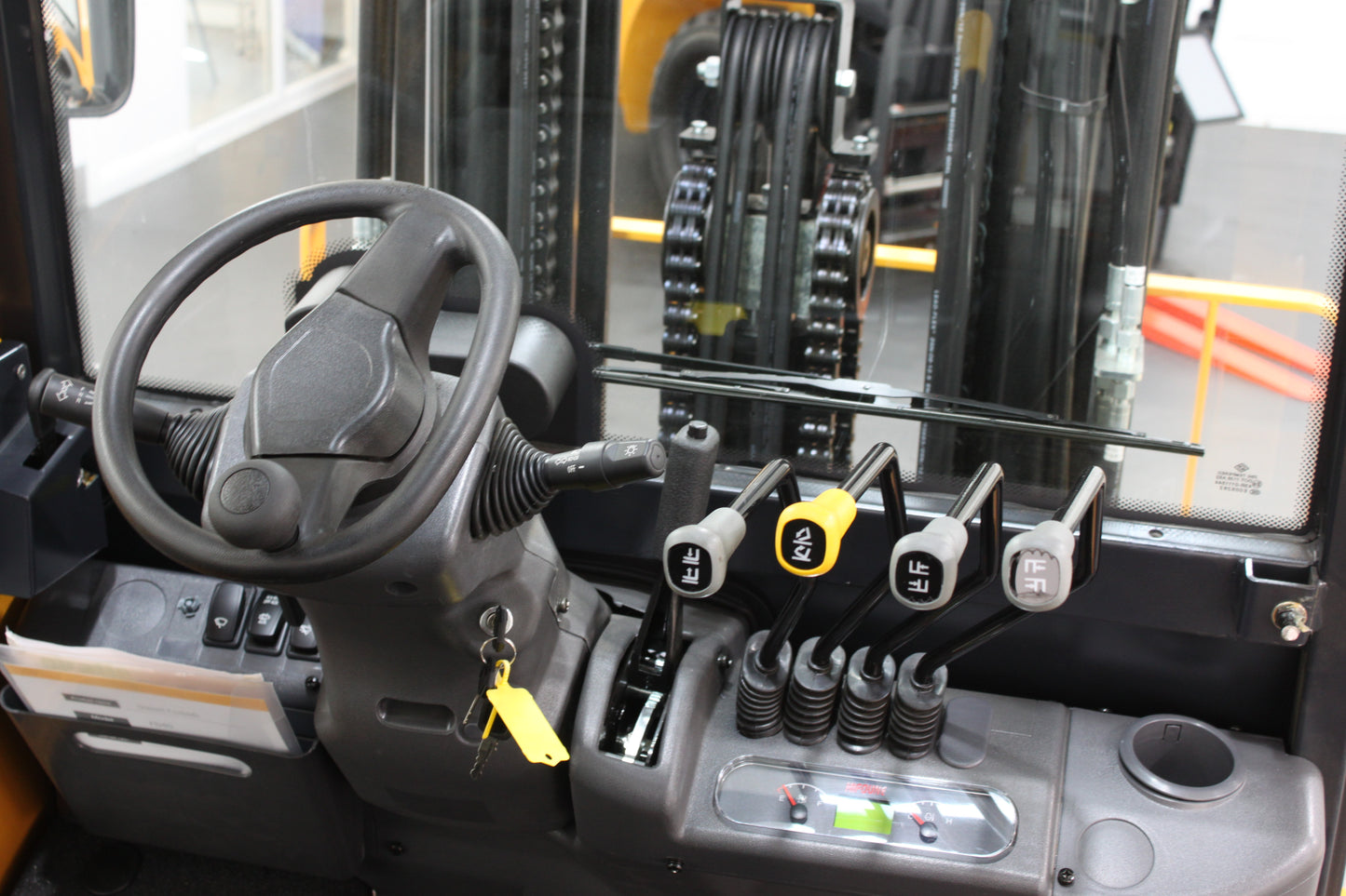 giraffe FD40 | Full Cab Diesel Counterbalance | 4-Wheel Forklift