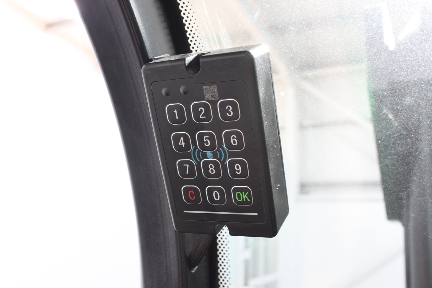 giraffe GBL30 Premium | Full Cab Lithium Electric Counterbalance | 4-Wheel Forklift