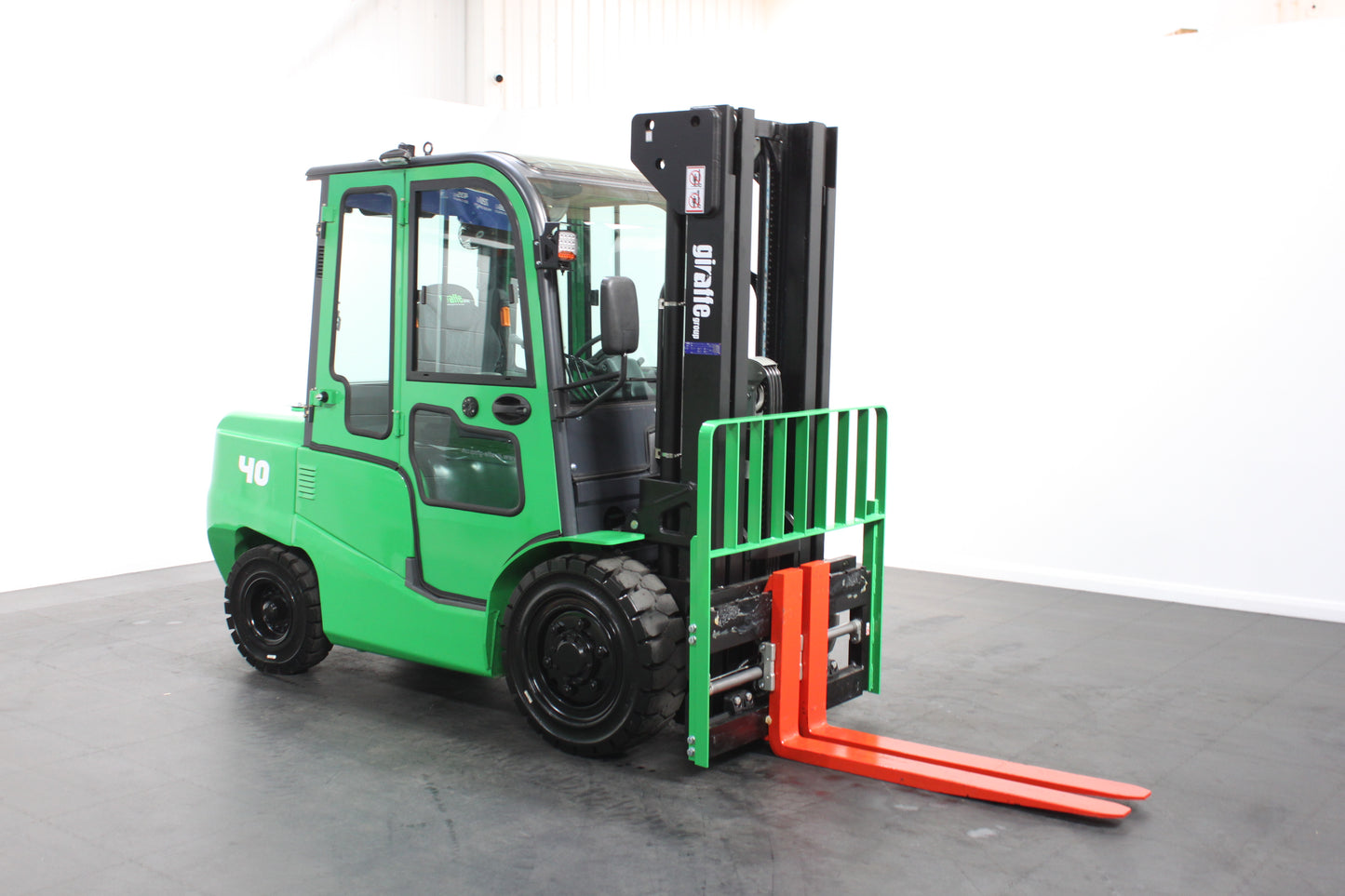 giraffe FD40 Premium | Full Cab Diesel Counterbalance | 6M Triplex 4-Wheel Forklift