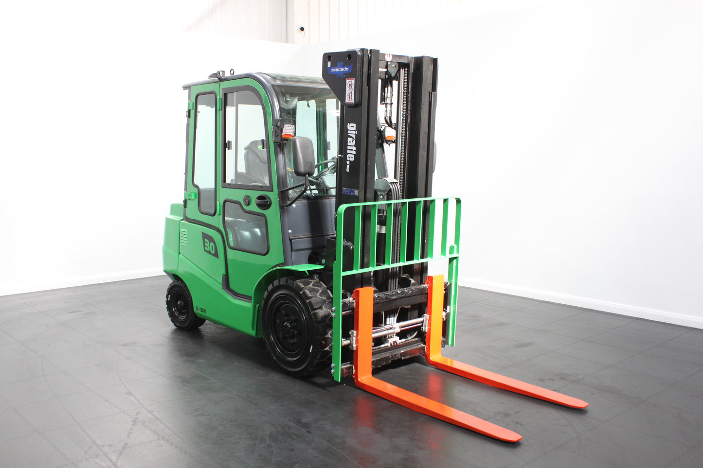 giraffe GBL30 Premium | Full Cab Lithium Electric Counterbalance | 4-Wheel Forklift