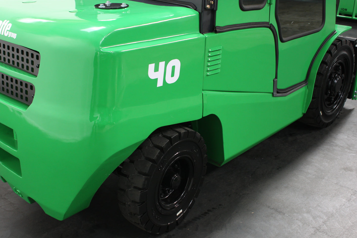 giraffe FD40 Premium | Full Cab Diesel Counterbalance | 6M Triplex 4-Wheel Forklift