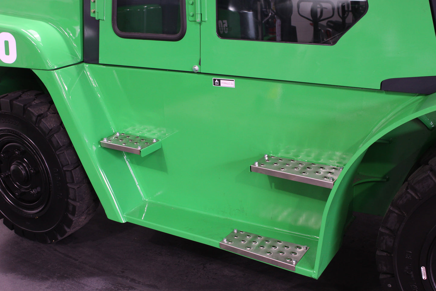 giraffe FD70 Premium Plus Advanced Pedestrian Safety | Full Cab Diesel Counterbalance | 4-Wheel Forklift