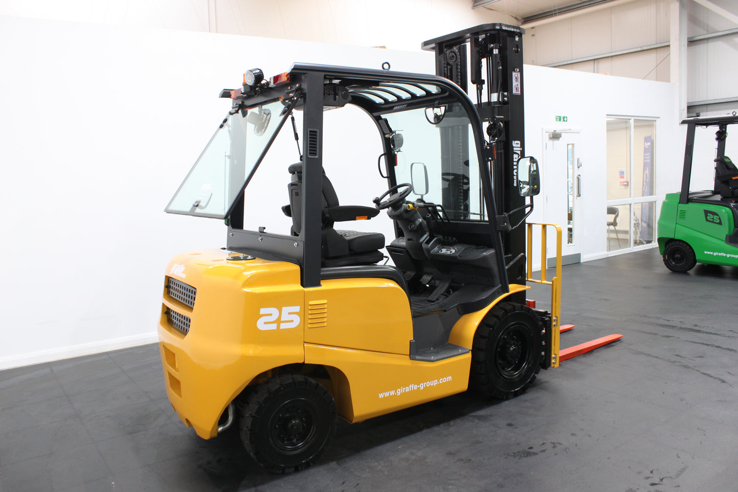 giraffe FD25| Half Cab Diesel Counterbalance | 4-Wheel Forklift