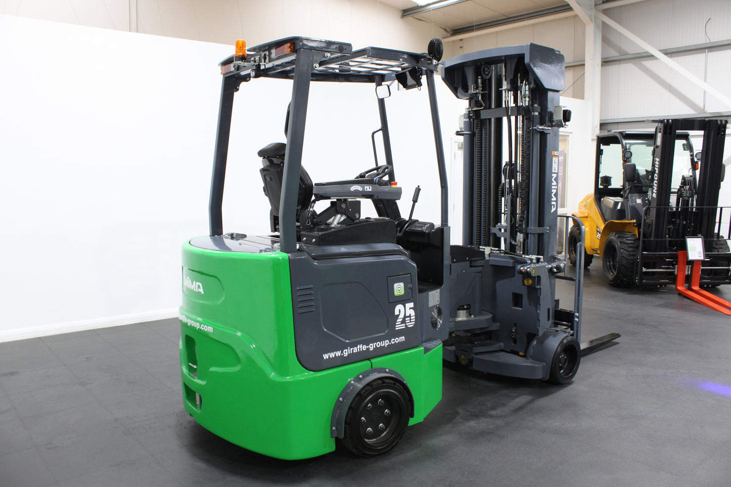 Mima mj25 2.5t articulated forklift | 4-stage mast, lithium, container-ready