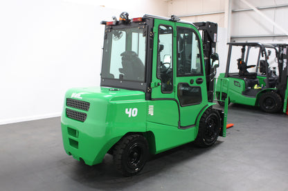giraffe FD40 Premium | Full Cab Diesel Counterbalance | 6M Triplex 4-Wheel Forklift