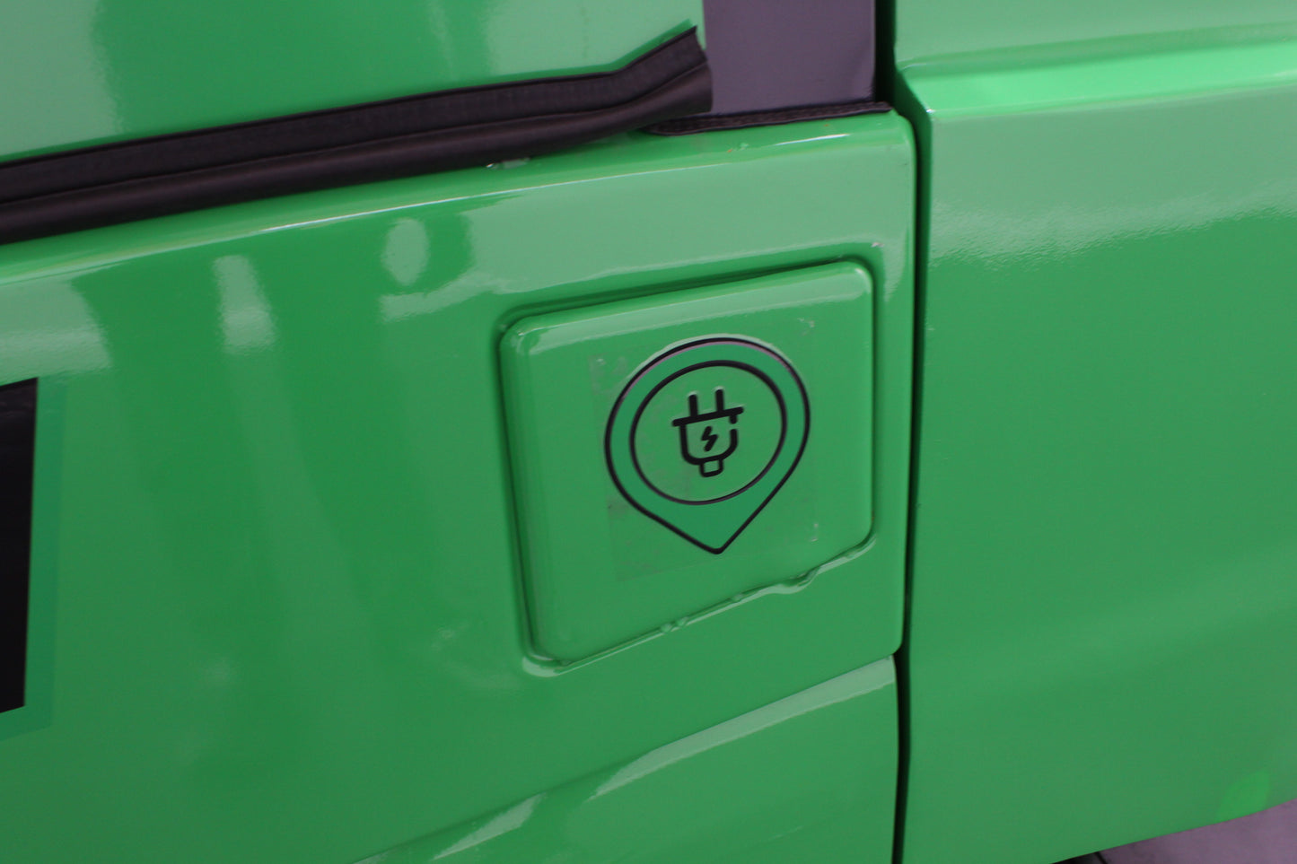 giraffe GBL30 Premium | Full Cab Lithium Electric Counterbalance | 4-Wheel Forklift