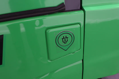 giraffe GBL30 Premium | Full Cab Lithium Electric Counterbalance | 4-Wheel Forklift