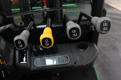 giraffe GBL25 Premium Full Cab 2.5T Lithium Electric 4-Wheel Forklift | 115V/173Ah Lithium Battery, Zero Emissions