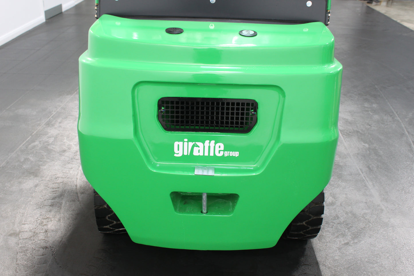 giraffe GBL30 Premium | Full Cab Lithium Electric Counterbalance | 4-Wheel Forklift
