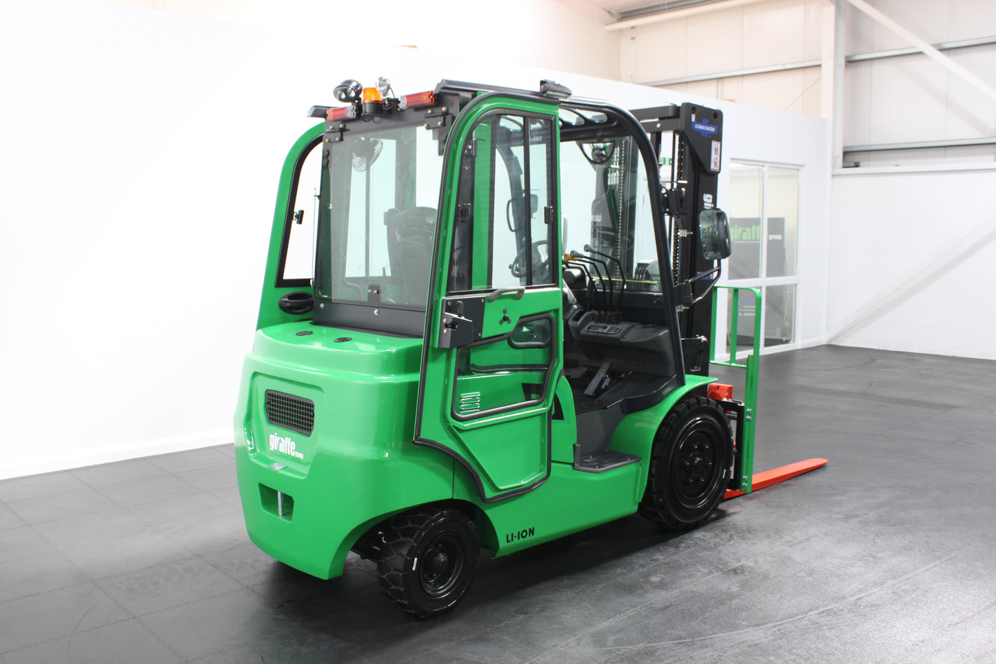 giraffe GBL30 Premium | Full Cab Lithium Electric Counterbalance | 4-Wheel Forklift
