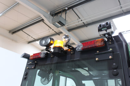 giraffe GBL30 Premium Plus Advanced Pedestrian Safety Full Cab 3.0T | Full Cab Diesel Counterbalance | 4-Wheel Forklift