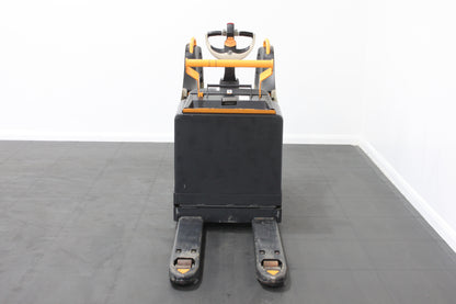 Crown WT3040 – Chariot Stand On Pallet Truck