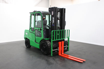 giraffe FD40 Premium | Full Cab Diesel Counterbalance | 6M Triplex 4-Wheel Forklift