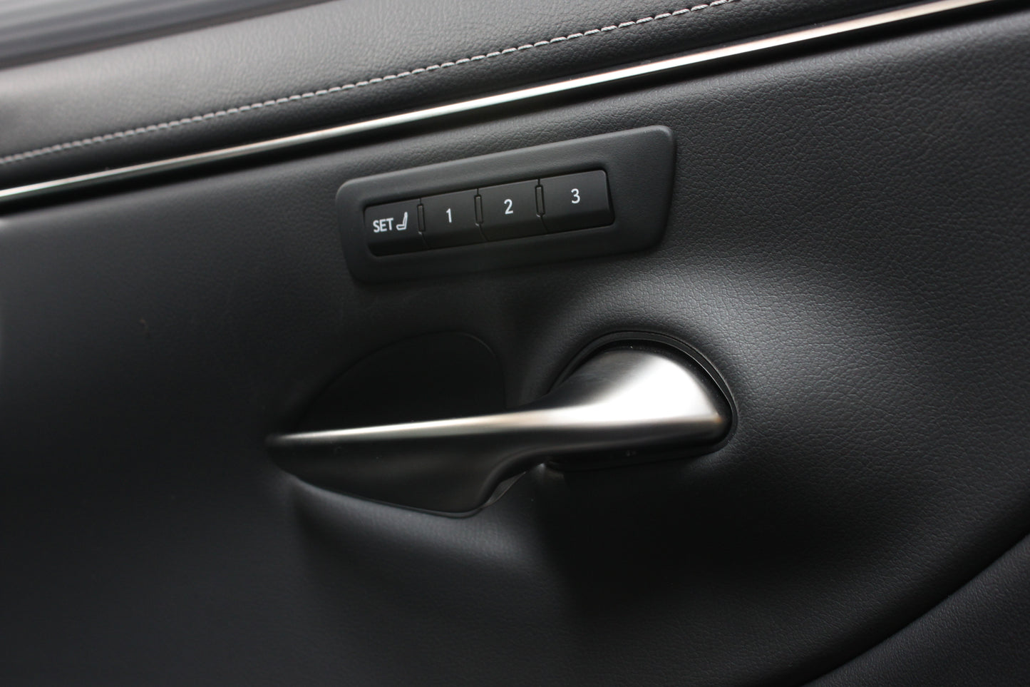 Lexus ES 300h 2.5 F-Sport 4dr CVT
