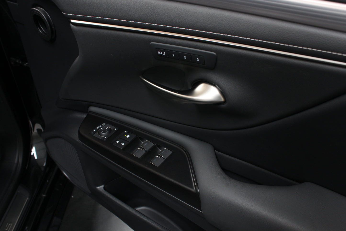 Lexus ES 300h 2.5 F-Sport 4dr CVT