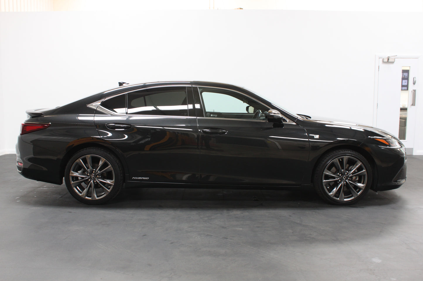 Lexus ES 300h 2.5 F-Sport 4dr CVT