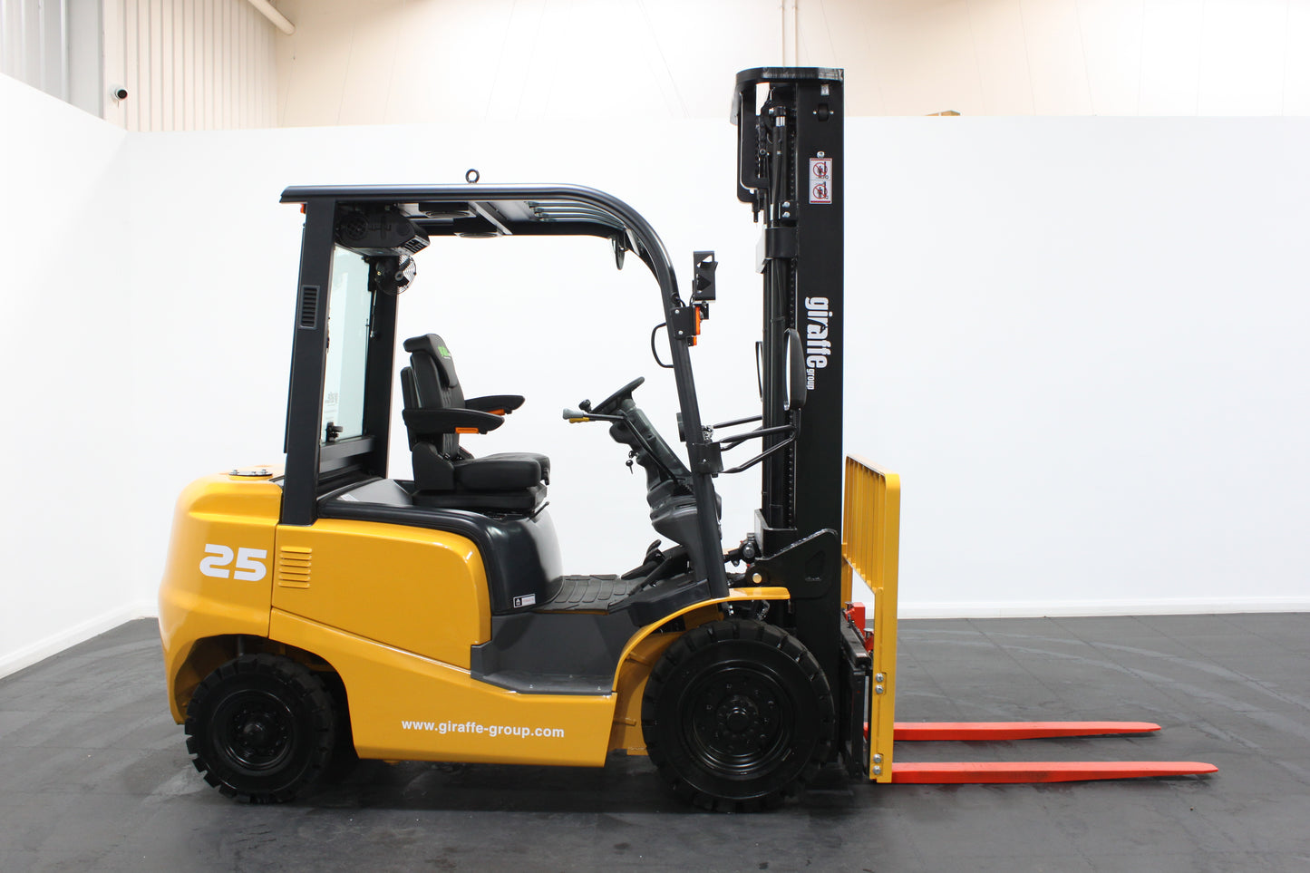 giraffe FD25| Half Cab Diesel Counterbalance | 4-Wheel Forklift