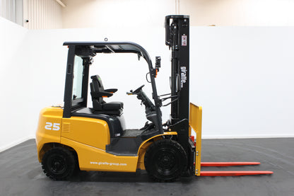 giraffe FD25| Half Cab Diesel Counterbalance | 4-Wheel Forklift