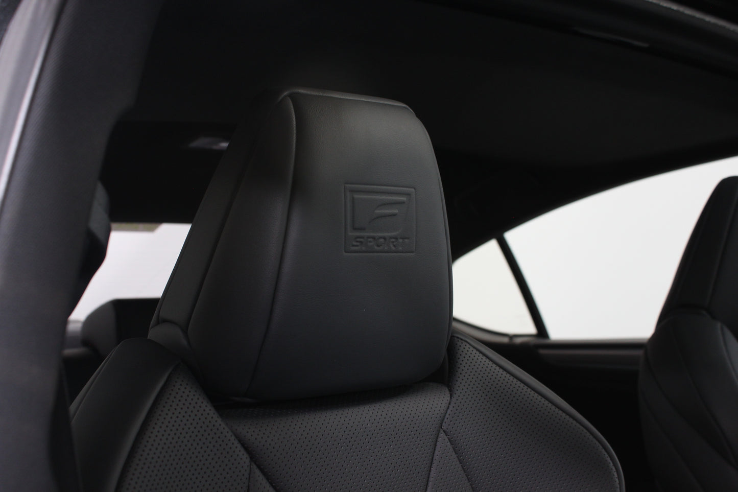 Lexus ES 300h 2.5 F-Sport 4dr CVT