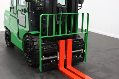giraffe FD40 Premium | Full Cab Diesel Counterbalance | 6M Triplex 4-Wheel Forklift