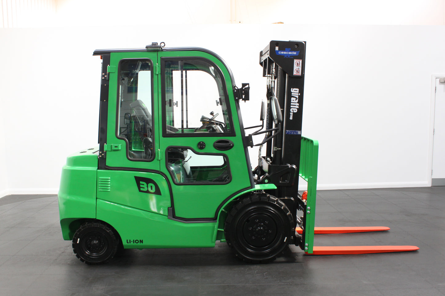 giraffe GBL30 Premium | Full Cab Lithium Electric Counterbalance | 4-Wheel Forklift