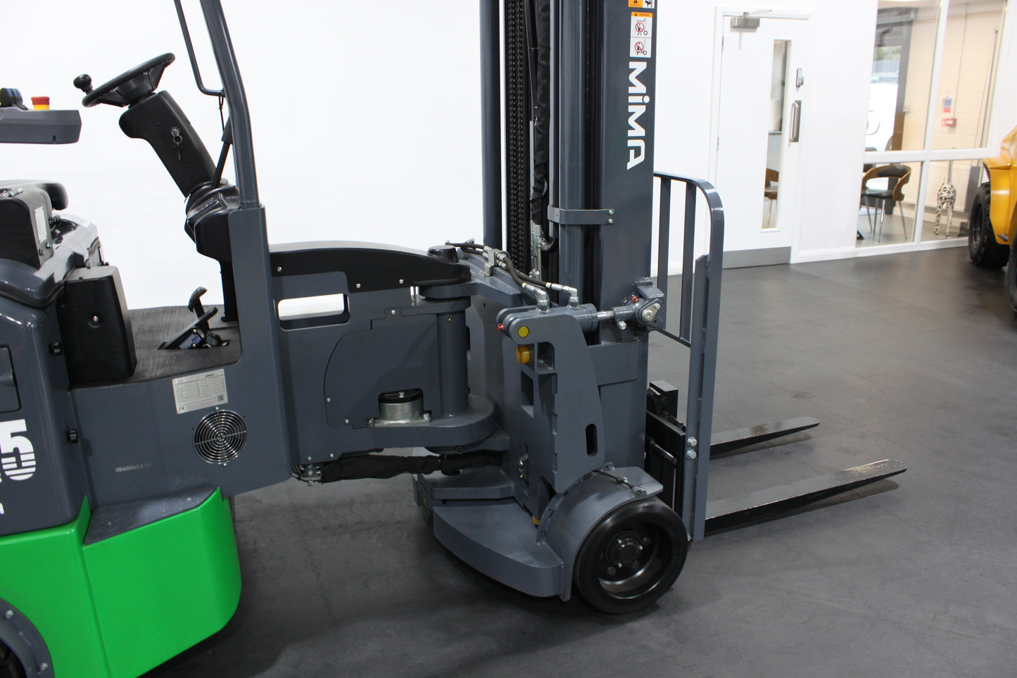 Mima mj25 2.5t articulated forklift | 4-stage mast, lithium, container-ready
