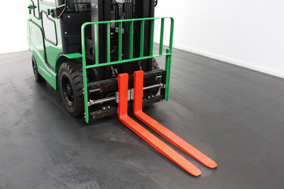 giraffe GBL25 Premium Full Cab 2.5T Lithium Electric 4-Wheel Forklift | 115V/173Ah Lithium Battery, Zero Emissions