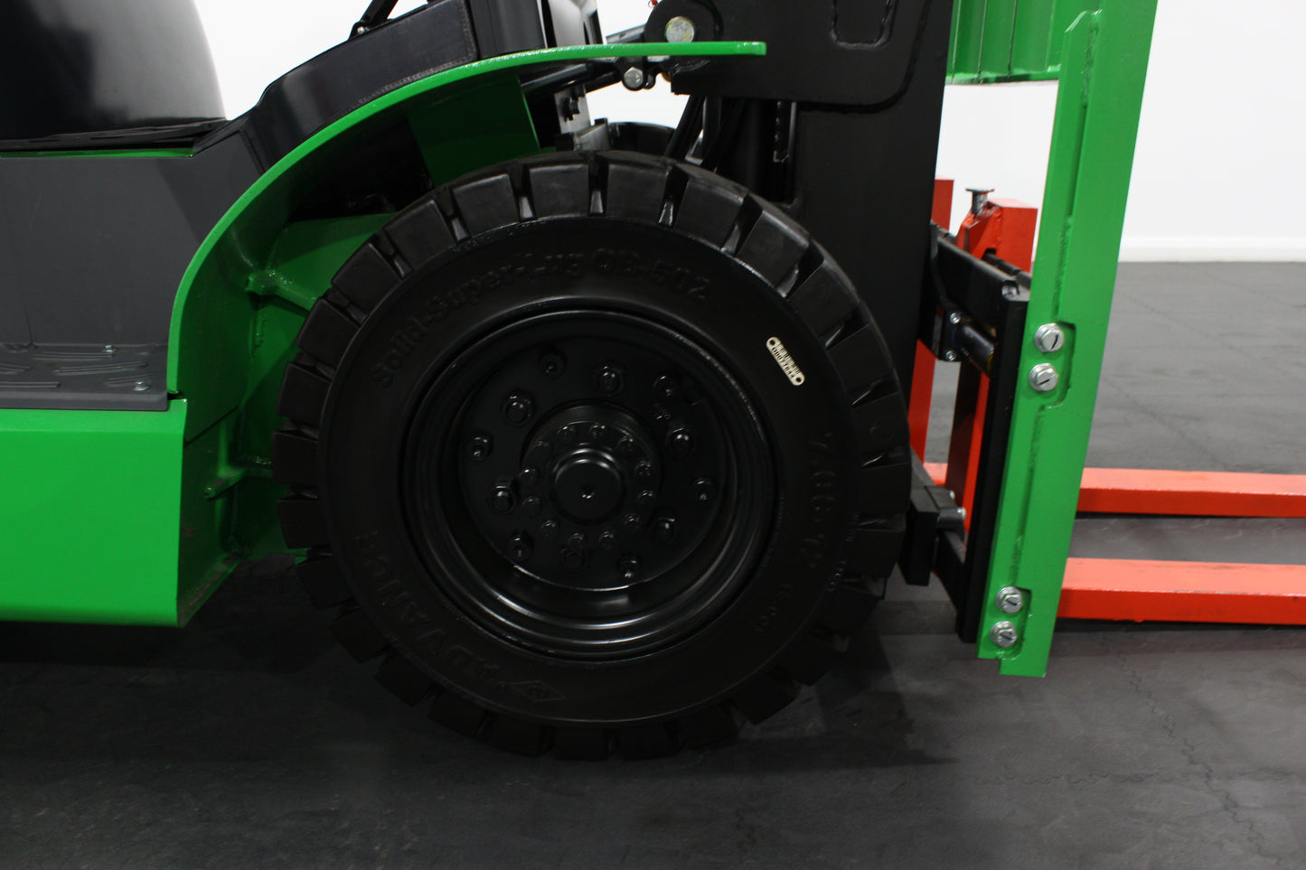 giraffe GBL25 2.5T Lithium Electric 4-Wheel Forklift | Fast Charging, Zero Emissions