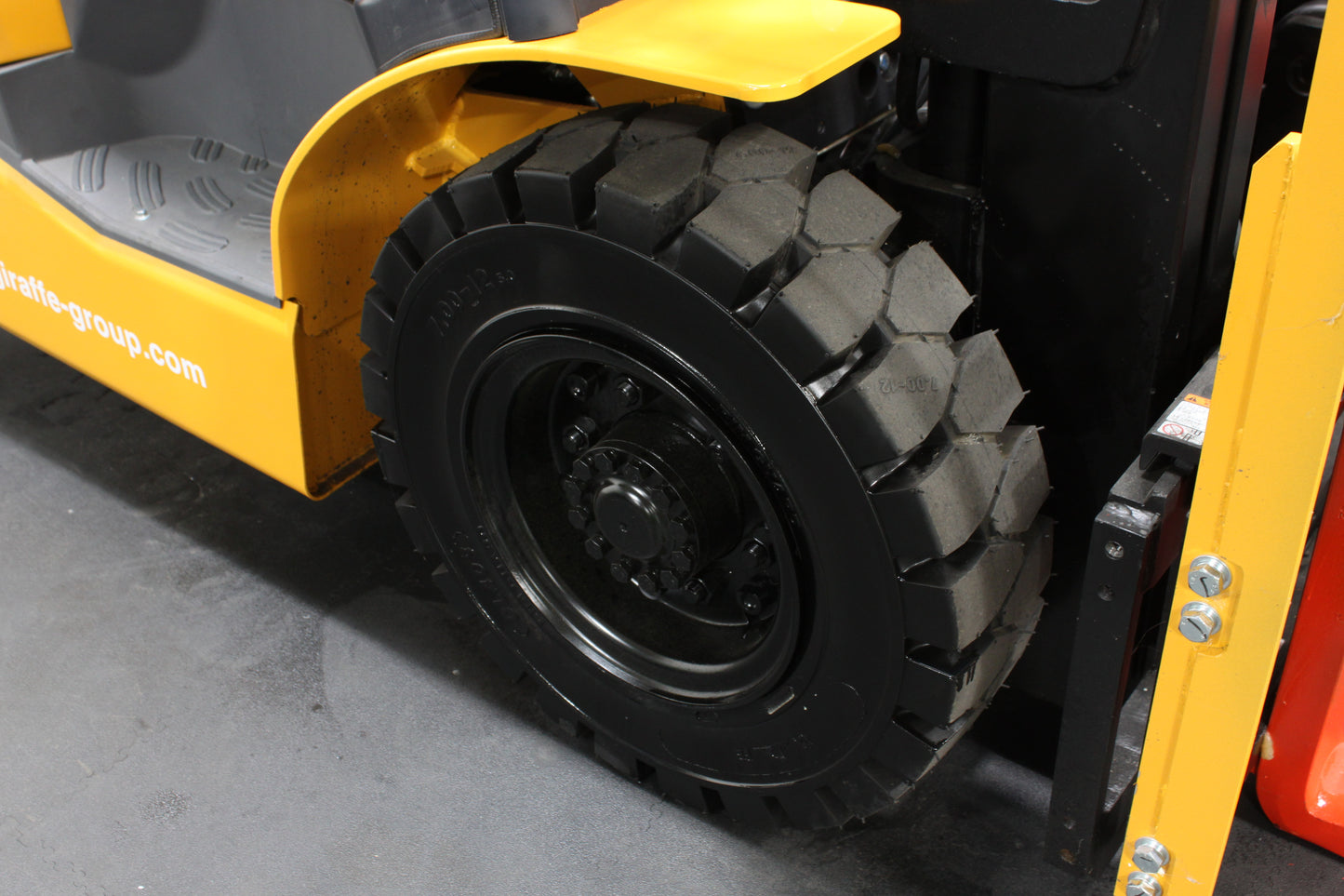 giraffe FD25| Half Cab Diesel Counterbalance | 4-Wheel Forklift