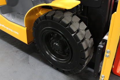 giraffe FD25| Half Cab Diesel Counterbalance | 4-Wheel Forklift