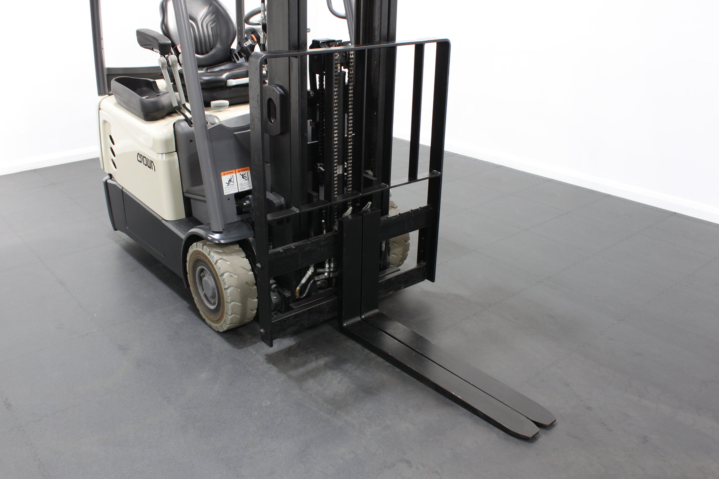 Crown SCT6020 –  Rear Twin Wheel Counterbalance