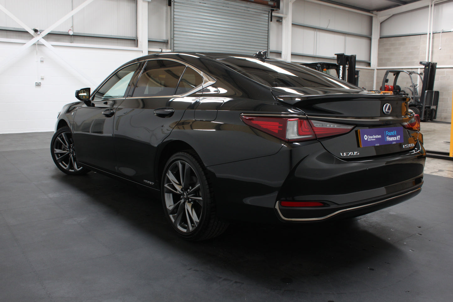 Lexus ES 300h 2.5 F-Sport 4dr CVT