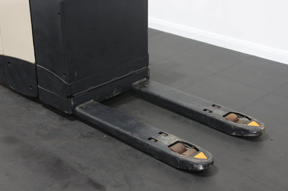 Crown WT3040 – Chariot Stand On Pallet Truck