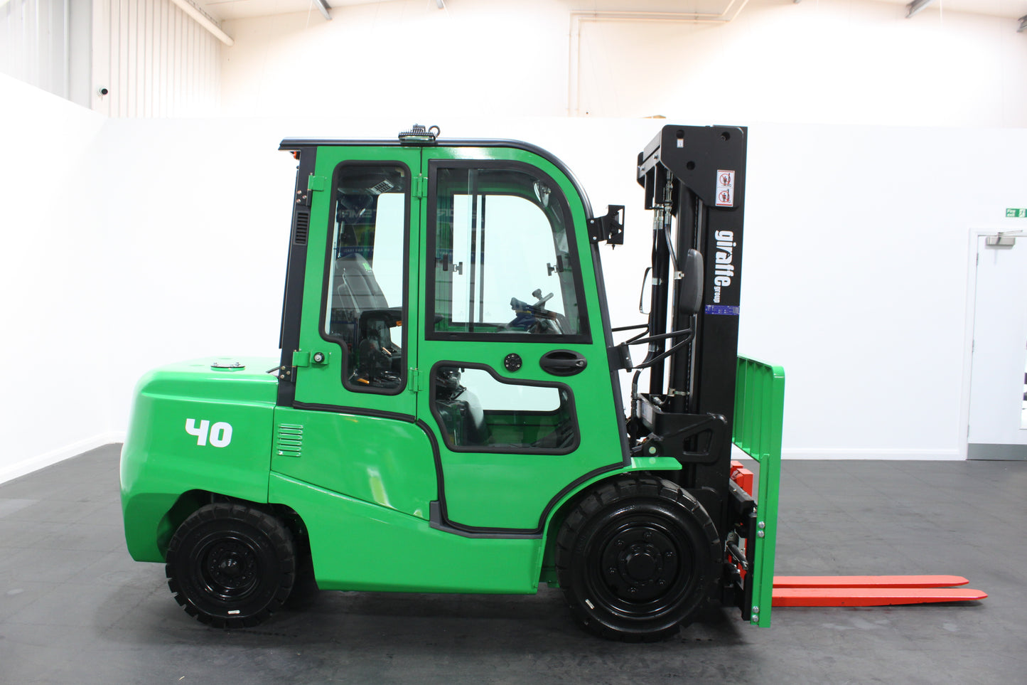 giraffe FD40 Premium | Full Cab Diesel Counterbalance | 6M Triplex 4-Wheel Forklift
