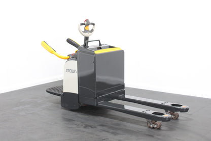 Crown WT3040 – Chariot Stand On Pallet Truck