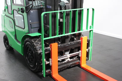 giraffe GBL30 Premium | Full Cab Lithium Electric Counterbalance | 4-Wheel Forklift