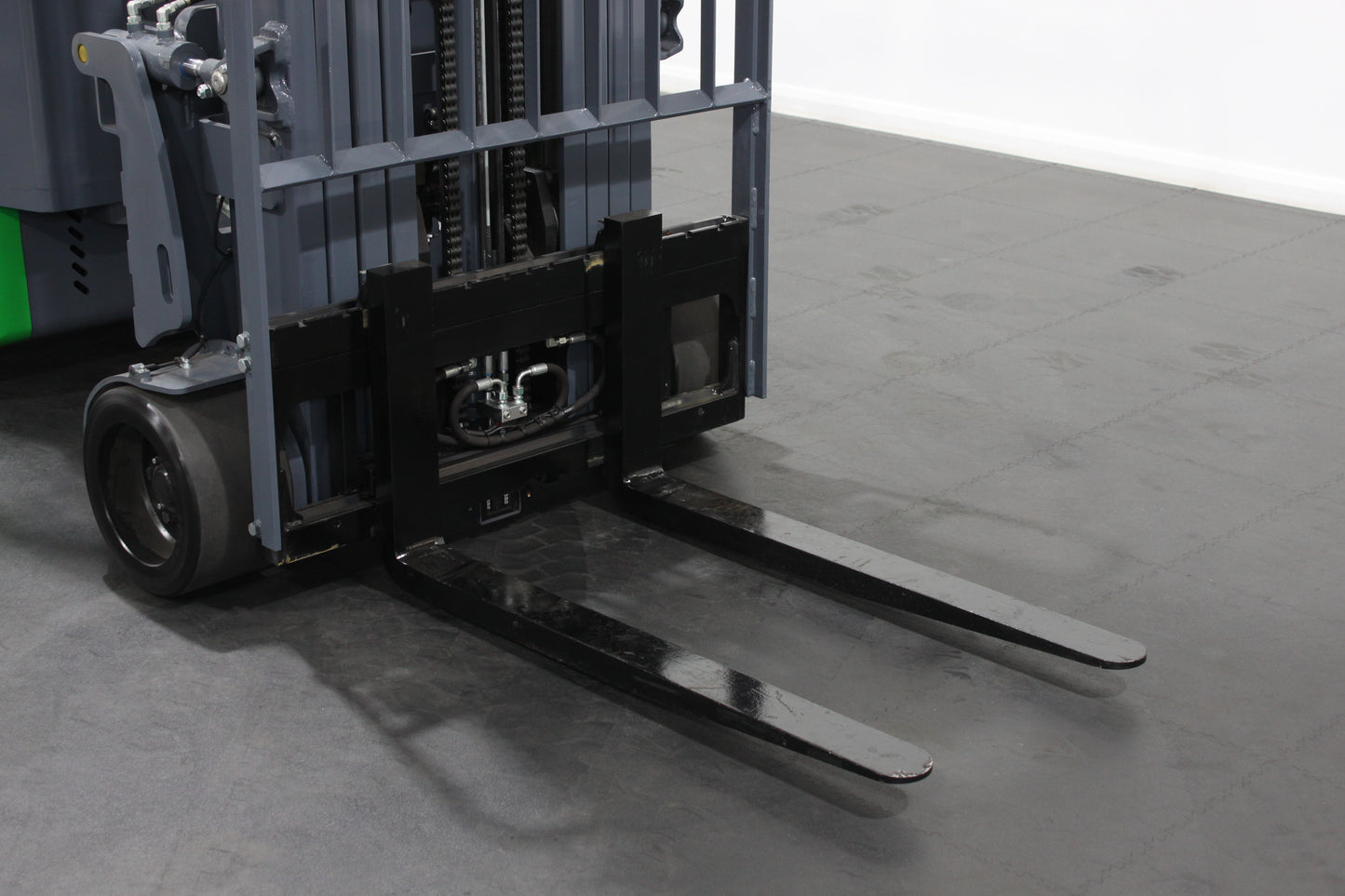 Mima mj25 2.5t articulated forklift | 4-stage mast, lithium, container-ready