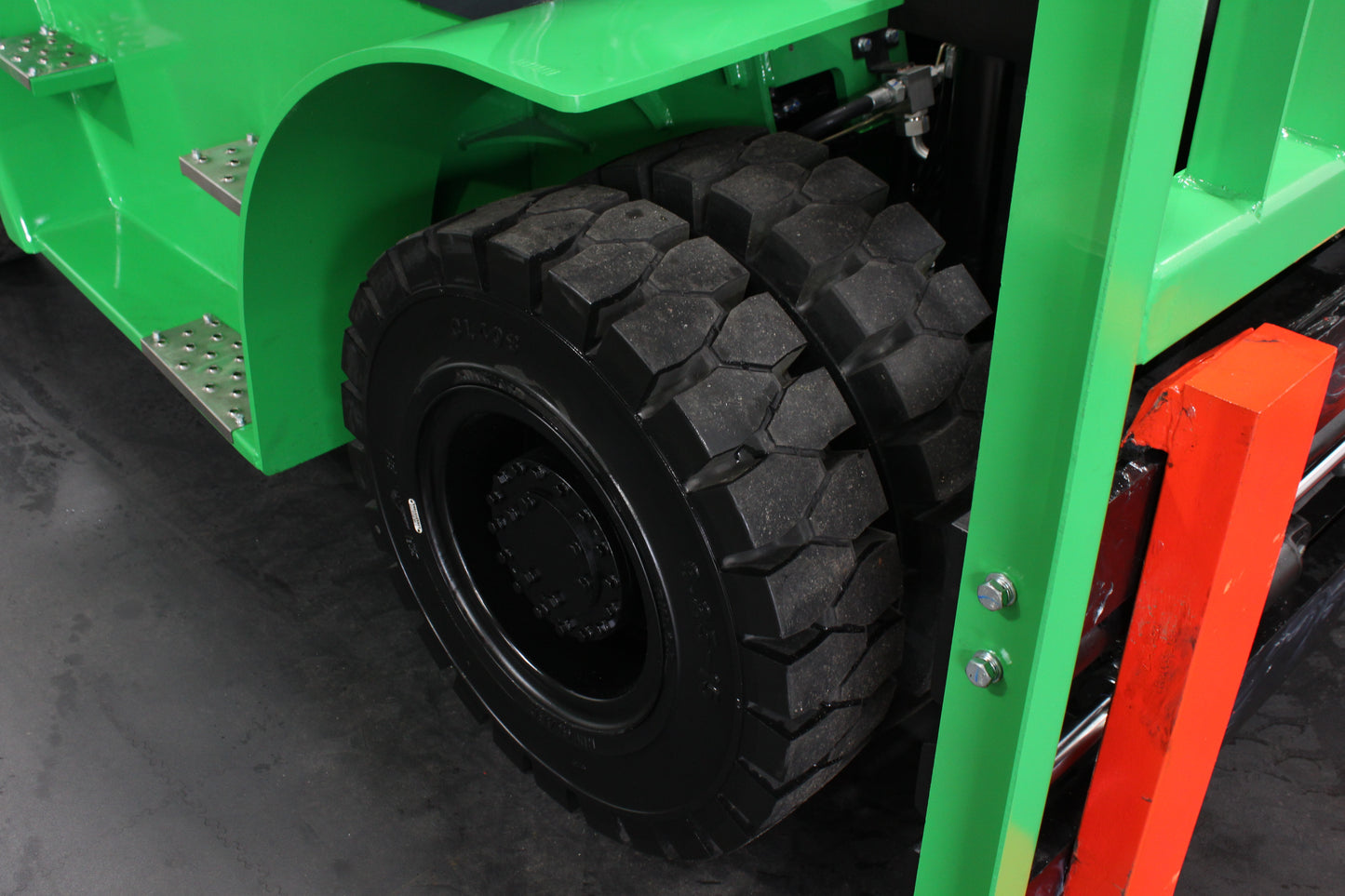 giraffe FD70 Premium Plus Advanced Pedestrian Safety | Full Cab Diesel Counterbalance | 4-Wheel Forklift