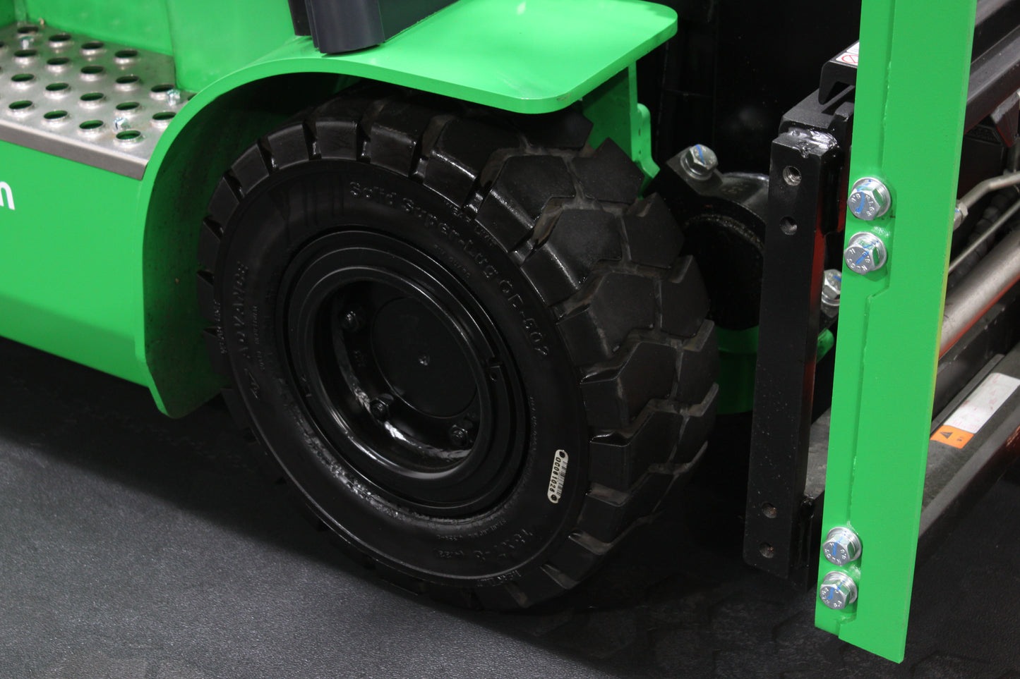 giraffe GBL20 2T Lithium Electric 3-Wheel Forklift | Fast Charging, Zero Emissions
